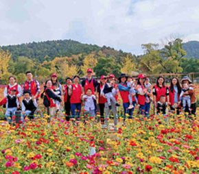 义工社团携手相城福利中心儿童秋游行，让他们也能和普通孩子一样接触大自然、欣赏美景，有助于他们树立亲近自然、热爱生活的阳光心态，促进孩子与社会的情感交流！