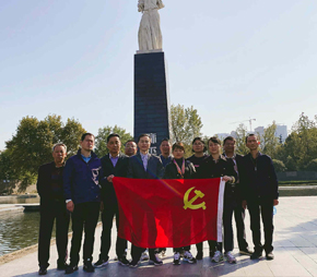 组织党员追寻红色记忆之旅活动，追忆雄姿英魂，感悟革命文化，陶冶革命情操。